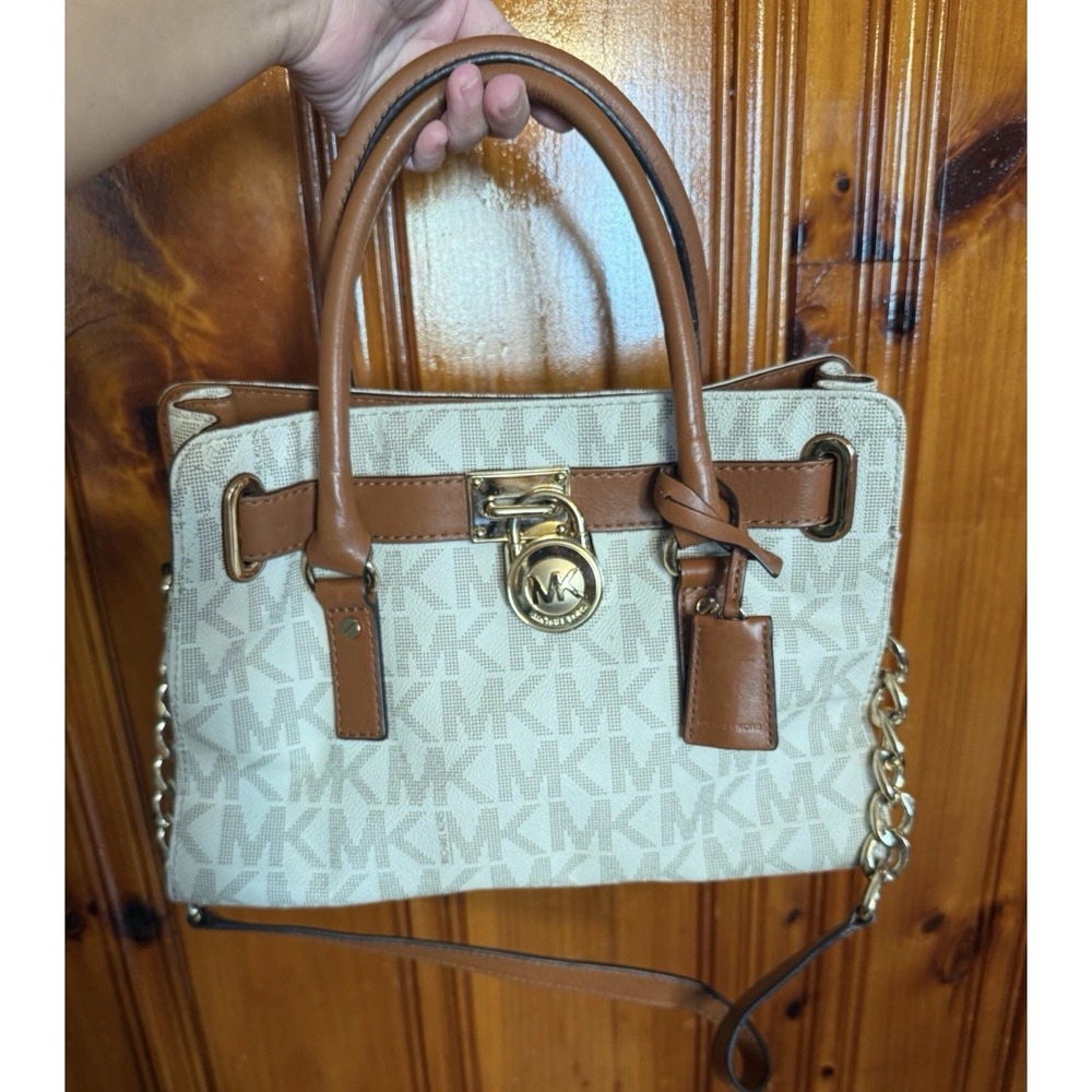 Michael Kors Signature Tote Shoulder Bag Beige Vanilla Brown Leather‎ Gold Chain